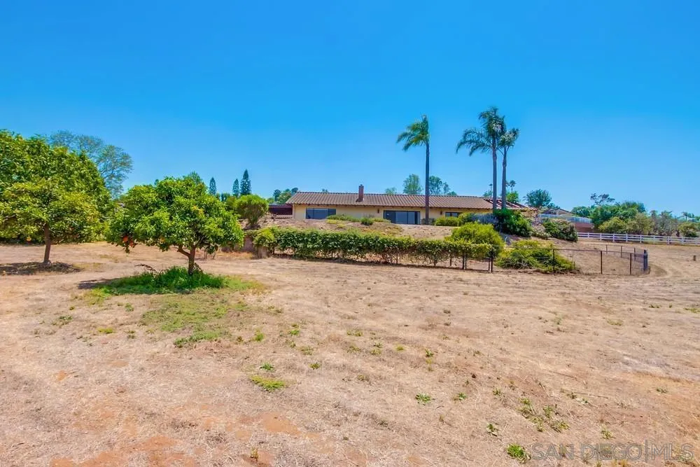 6411 Via De La Reina, Bonsall, California 92003 home-pic-64